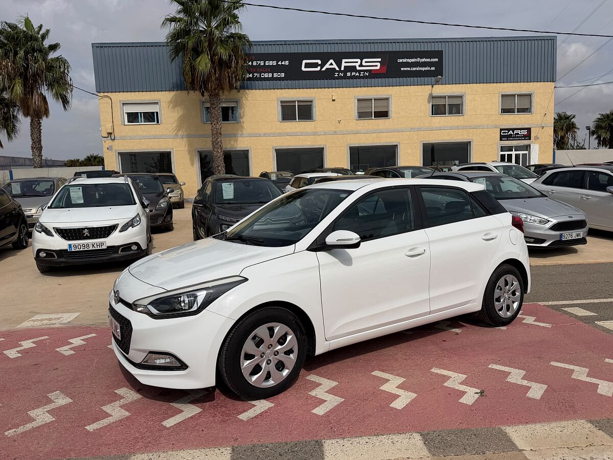 HYUNDAI I20 ACTIVE 1.2 PETROL SPANISH LHD IN SPAIN ONLY 21000 MILES SUPERB 2017